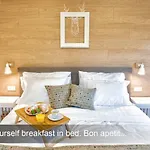 4* Heaven In Centre Of דירה